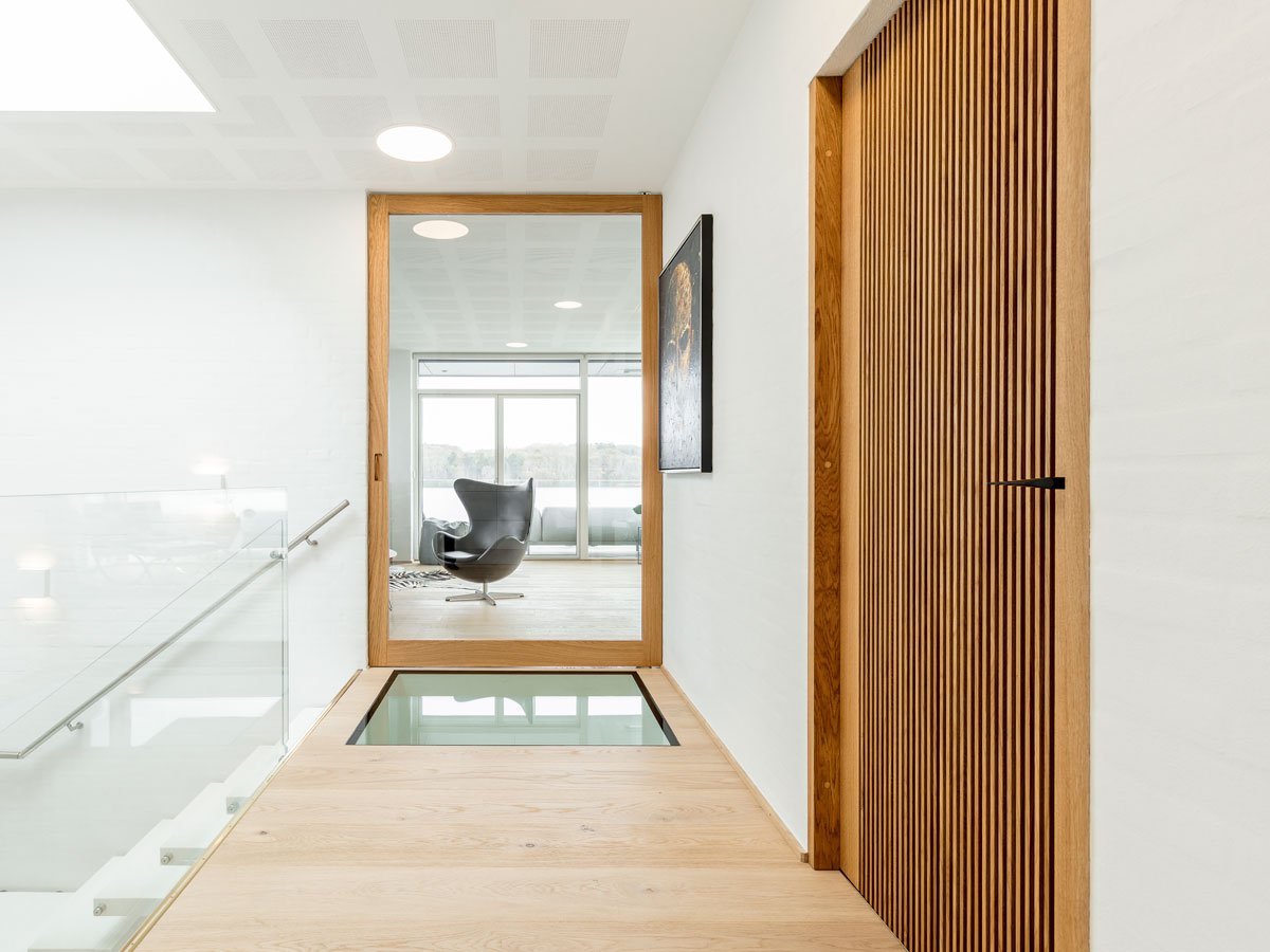 252.2-Wood-and-glass-pivot-door-designed-by-Vahle-A:S---FritsJurgens-pivot-hinges-Inside.jpg