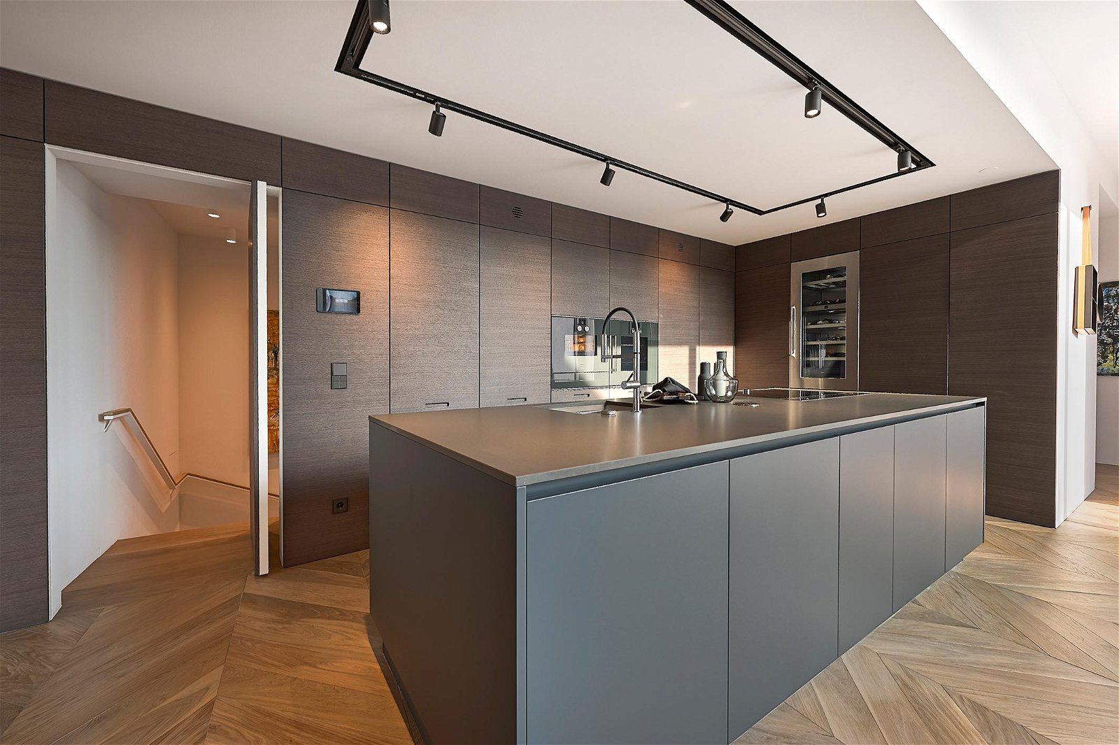 120.1-Kitchen-pivot-door-designed-by-FADD-Architects---FritsJurgens-pivot-hinges-Inside.jpeg