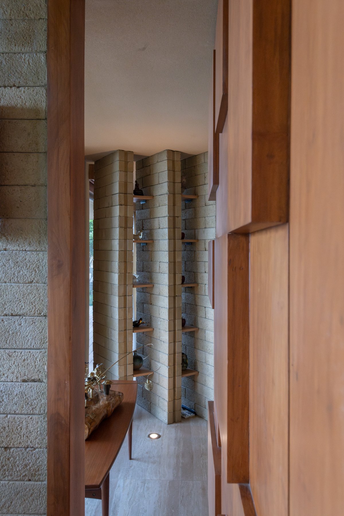 Wooden pivot door in a private home with FritsJurgens System M+ pivot hinge system inside