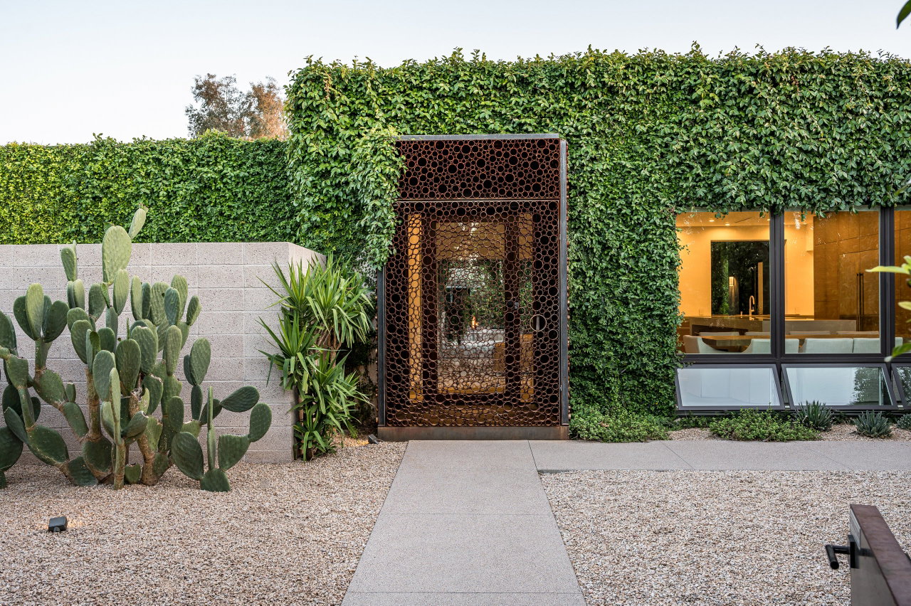 Steel pivot door in a private home in Scottsdale with FritsJurgens System One pivot hinge system inside