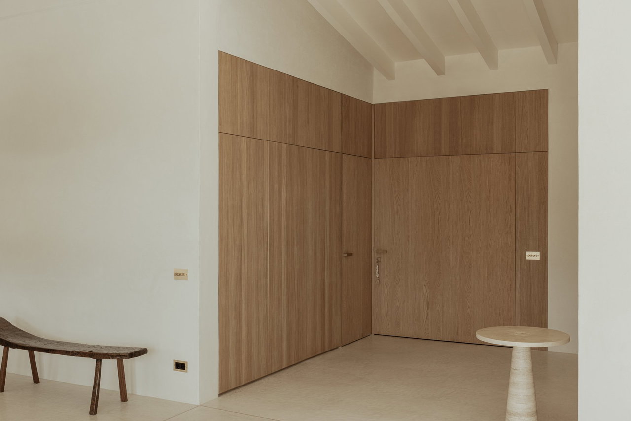 Wooden pivot door in a private home in Estellencs with FritsJurgens System M pivot hinge system inside