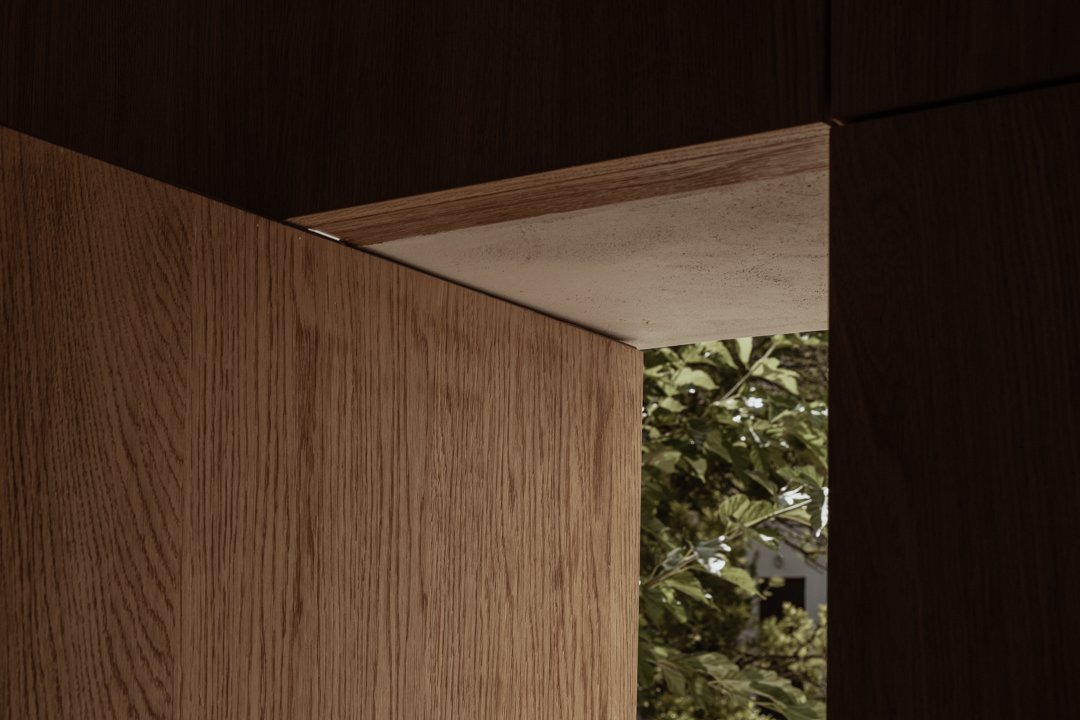 Wooden pivot door in a private home in Estellencs with FritsJurgens System M pivot hinge system inside