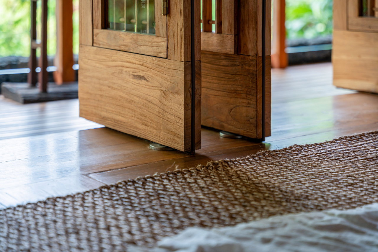 Wooden pivot door in a private home with FritsJurgens System 3 pivot hinge system inside