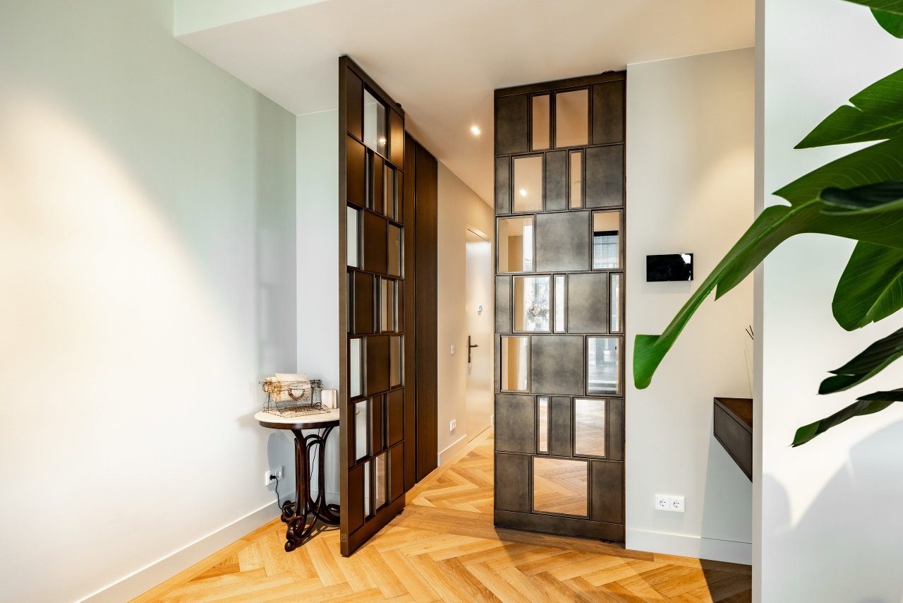 Steel and glass pivot door in a private home in Amsterdam with FritsJurgens System M pivot hinge system inside