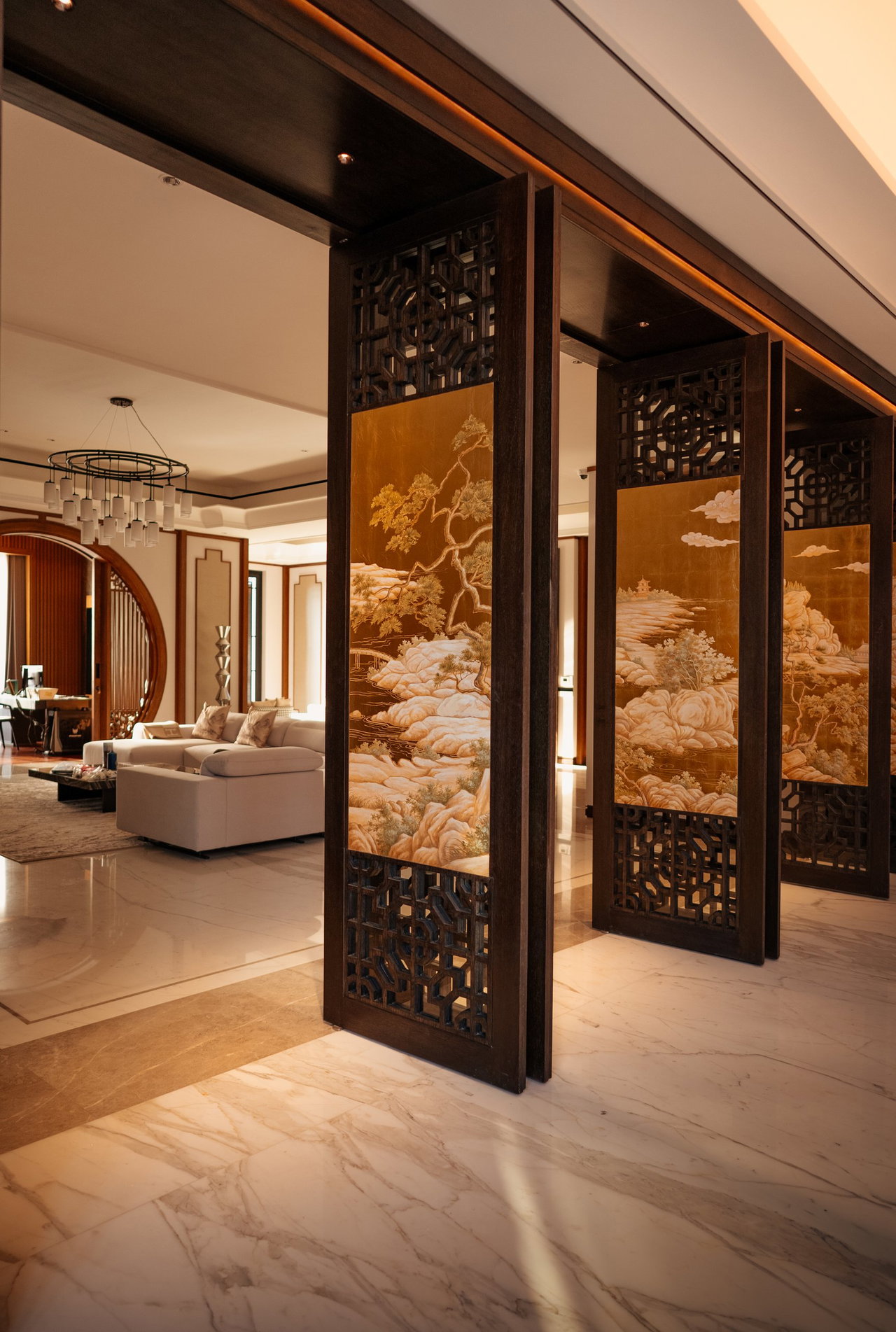 Wooden pivot door in a private home in Surabaya with FritsJurgens System M+ pivot hinge system inside