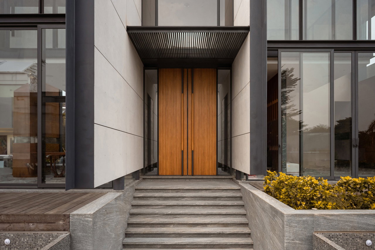 Wooden pivot door in a private home in Jakarta with FritsJurgens System M+ pivot hinge system inside