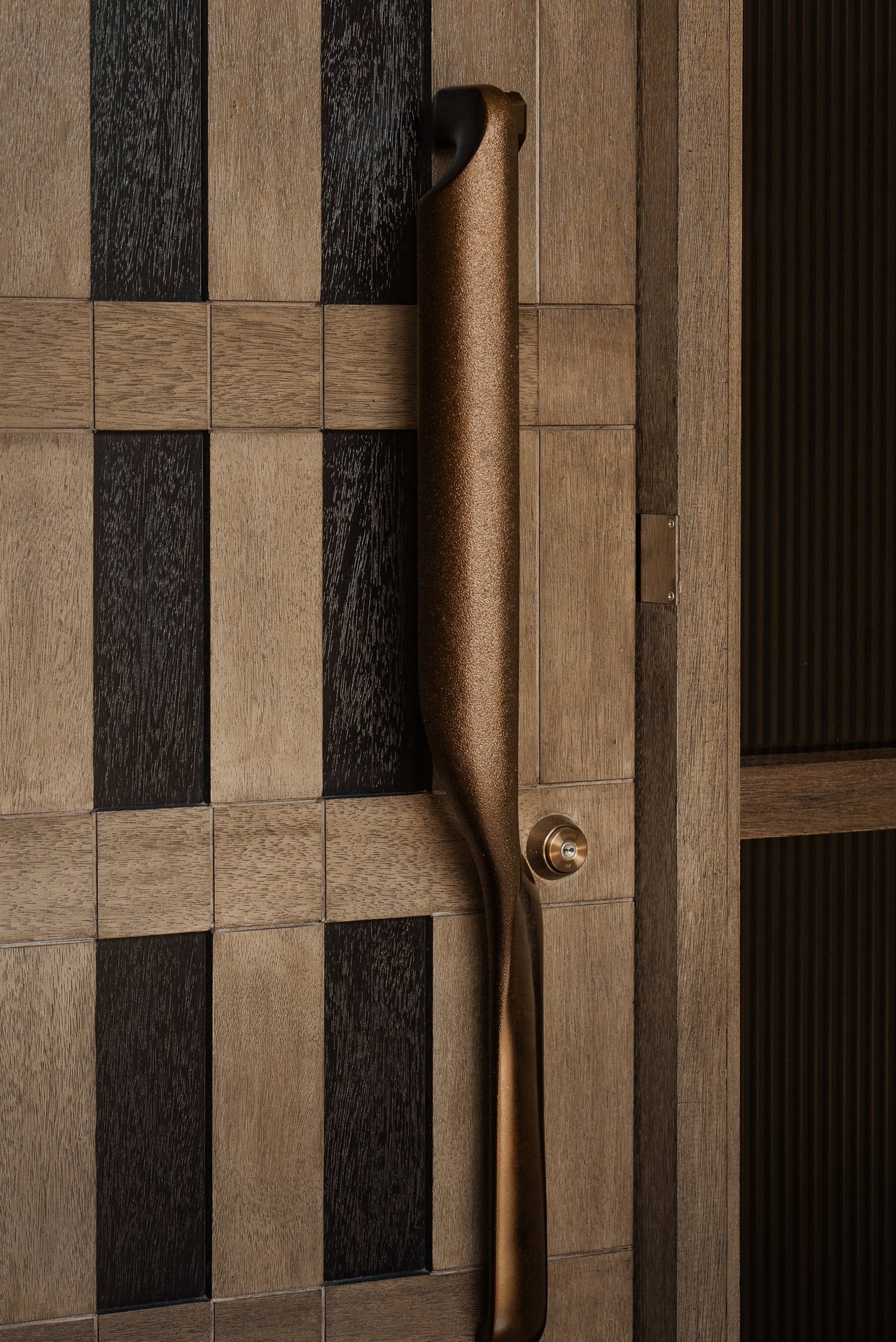 Wooden pivot door in a private home in Jakarta with FritsJurgens System M+ pivot hinge system inside