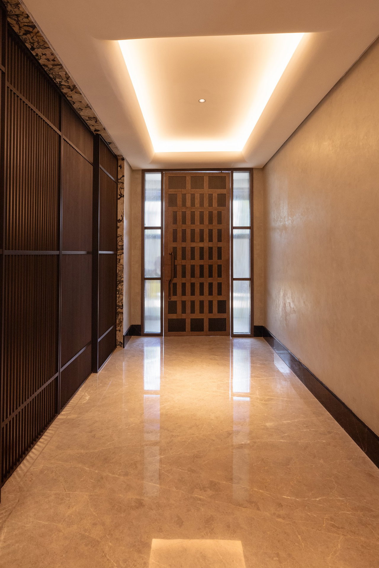 Wooden pivot door in a private home in Jakarta with FritsJurgens System M+ pivot hinge system inside