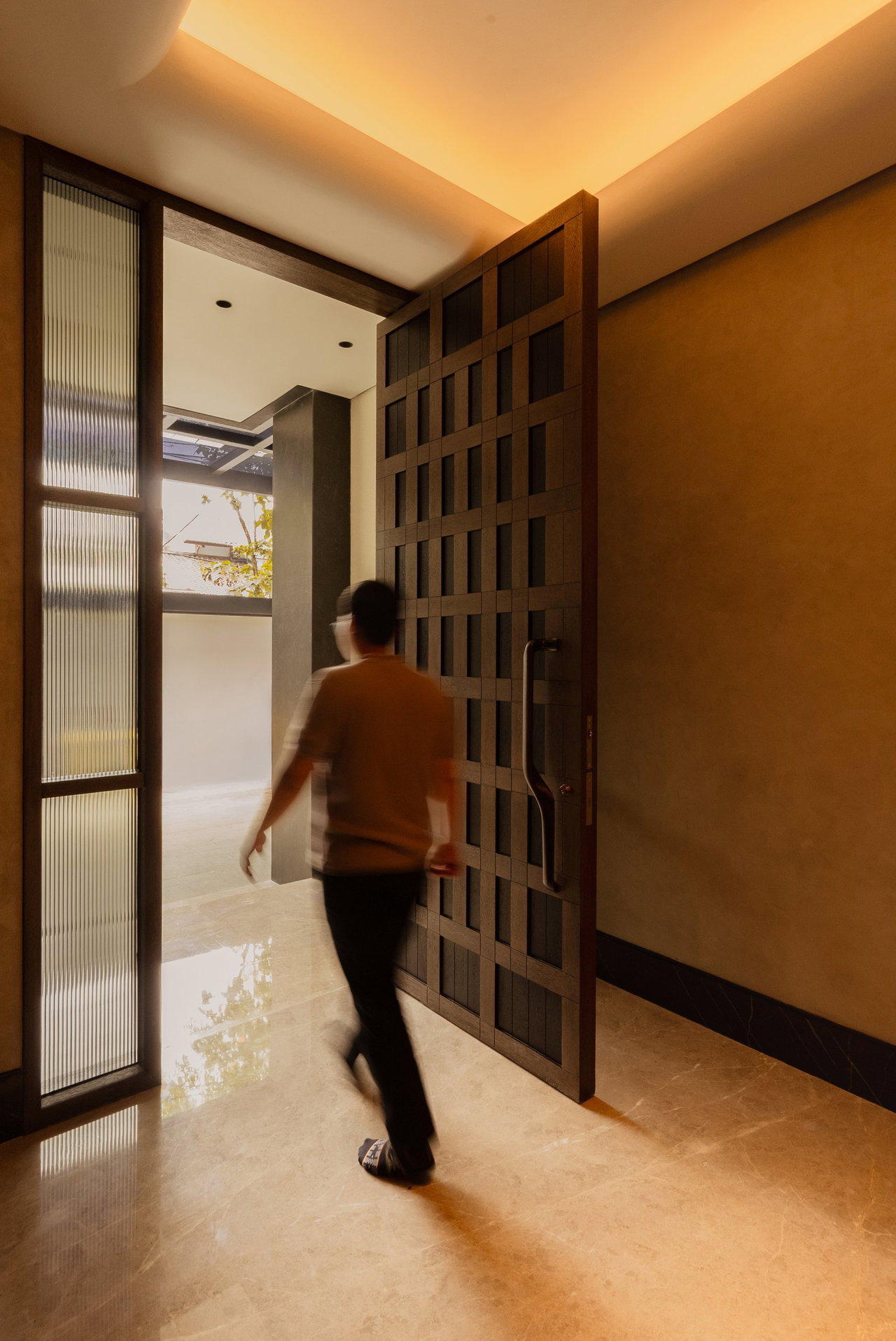 Wooden pivot door in a private home in Jakarta with FritsJurgens System M+ pivot hinge system inside