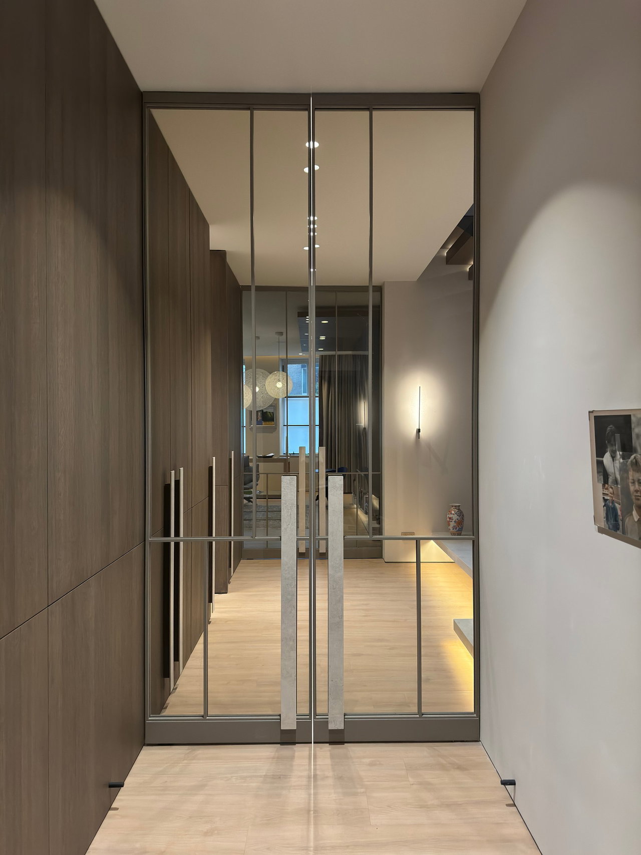 Wooden pivot door in a private home in Den Dungen with FritsJurgens System M+ pivot hinge system inside