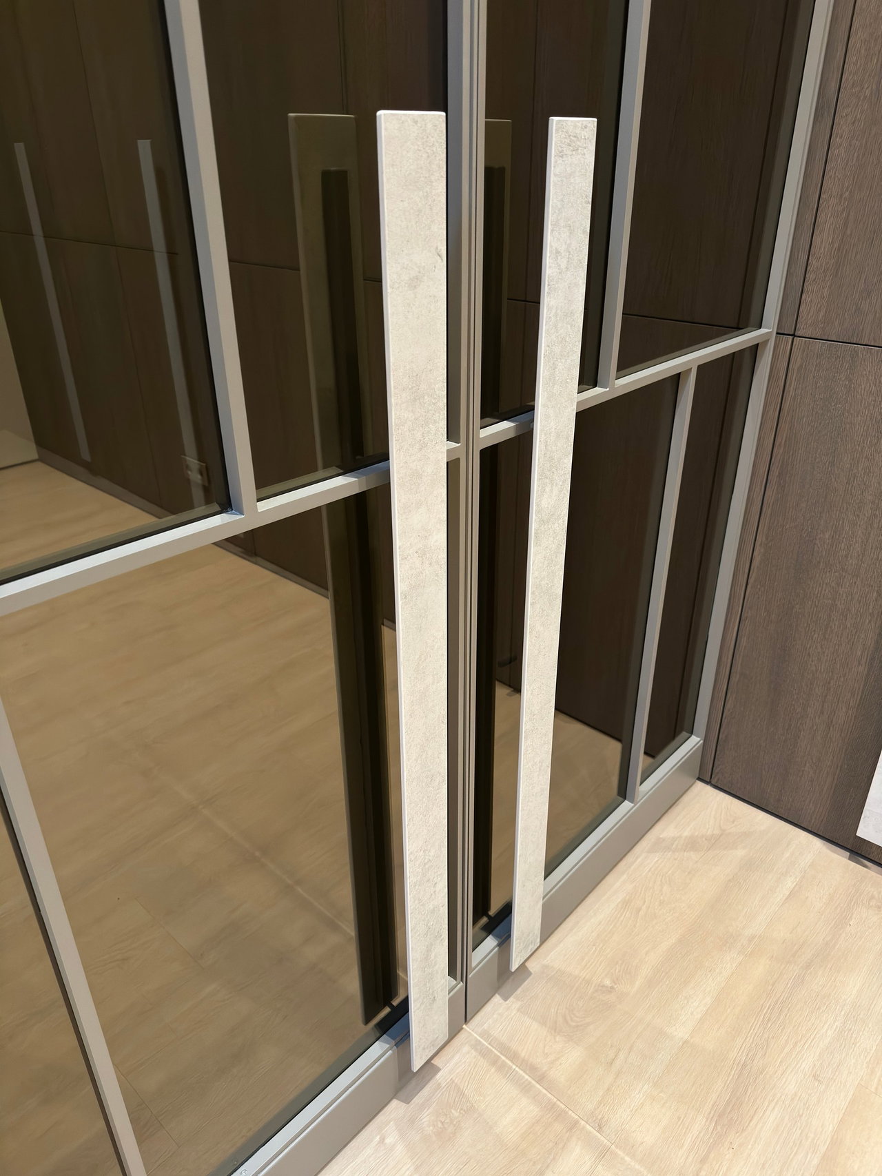 Wooden pivot door in a private home in Den Dungen with FritsJurgens System M+ pivot hinge system inside