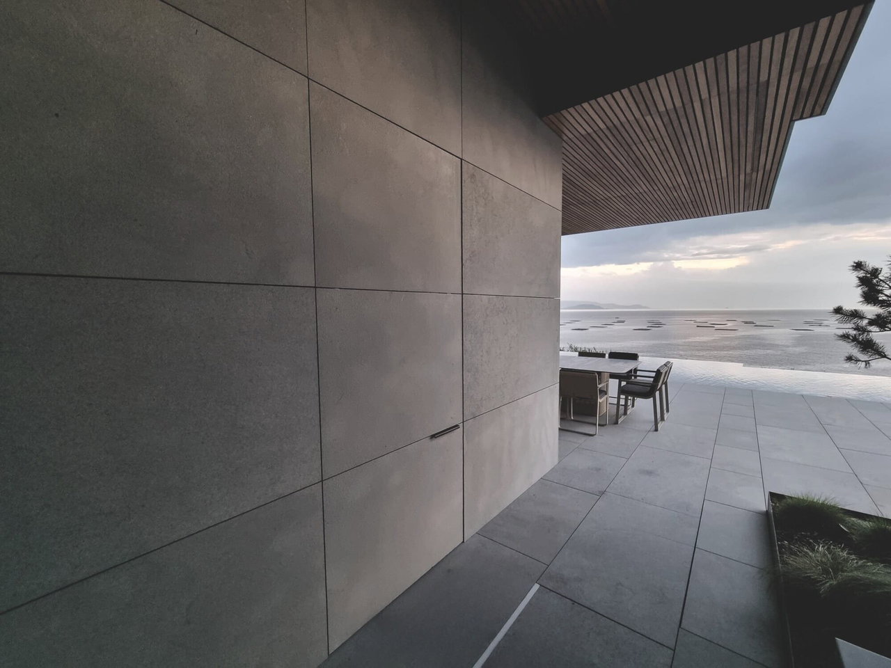 Stone pivot door in a private home in Cangas do Morrazo with FritsJurgens System M+ pivot hinge system inside