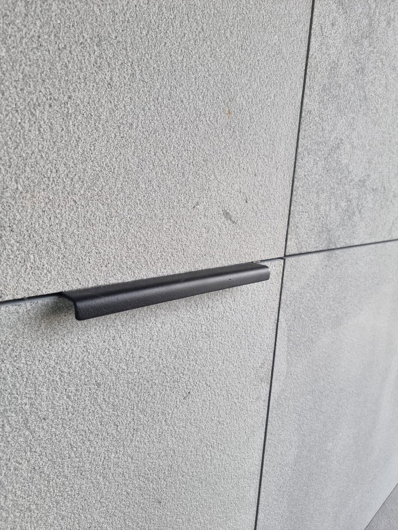 Stone pivot door in a private home in Cangas do Morrazo with FritsJurgens System M+ pivot hinge system inside