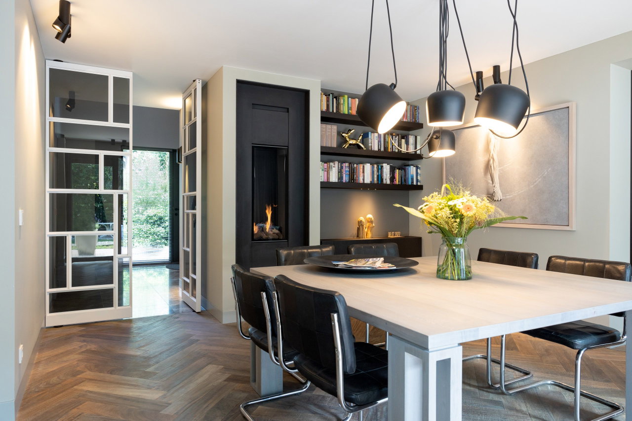 Steel and glass pivot door in a private home in Geldrop with FritsJurgens System M+ pivot hinge system inside