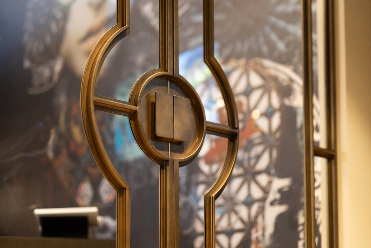 Steel and glass pivot door in a private home in Doetinchem with FritsJurgens System M pivot hinge system inside