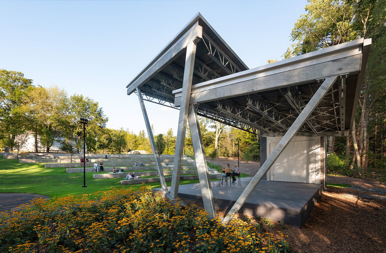 Steel pivot door in an outdoor public space in Winchendon with FritsJurgens System One pivot hinge system inside