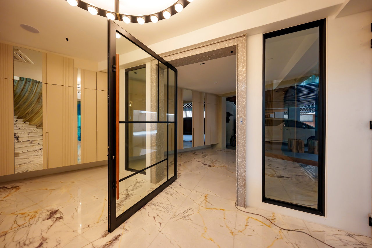 Steel and glass pivot door in a private home in Sierramas with FritsJurgens System M+ pivot hinge system inside
