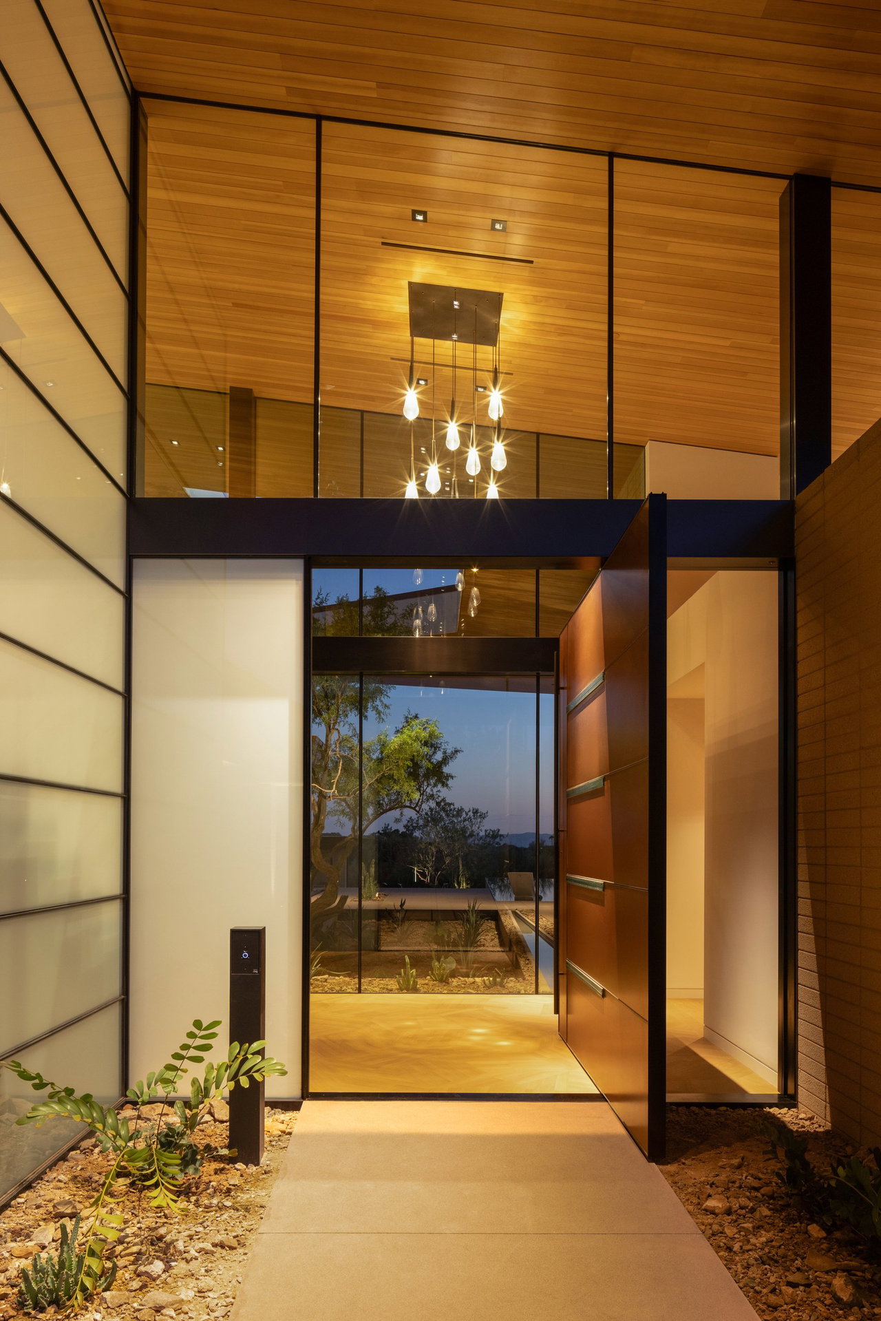 Steel pivot door in a private home in Paradise Valley with FritsJurgens System M+ pivot hinge system inside