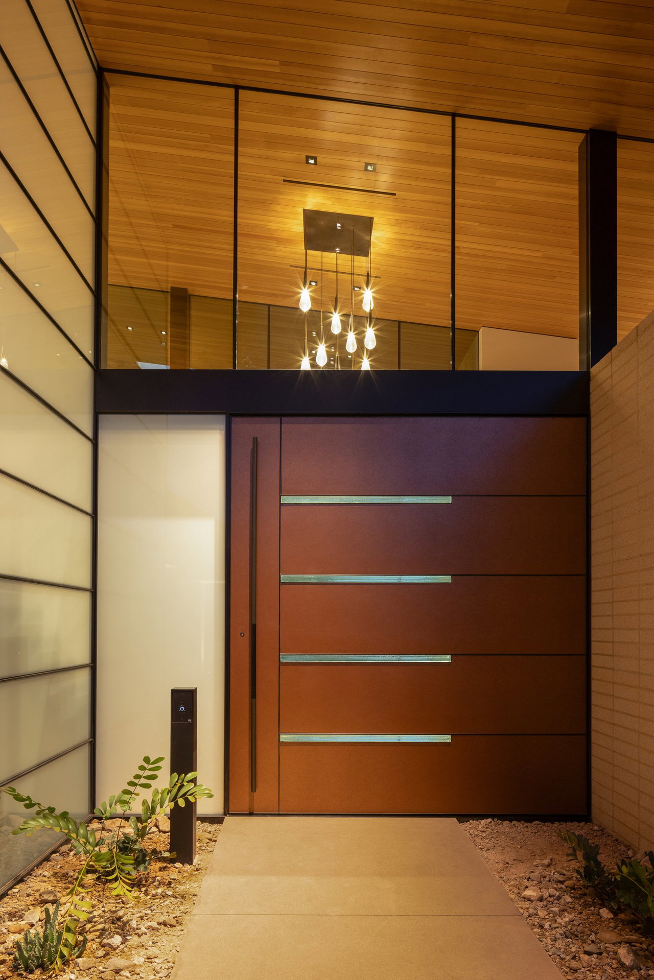 Steel pivot door in a private home in Paradise Valley with FritsJurgens System M+ pivot hinge system inside