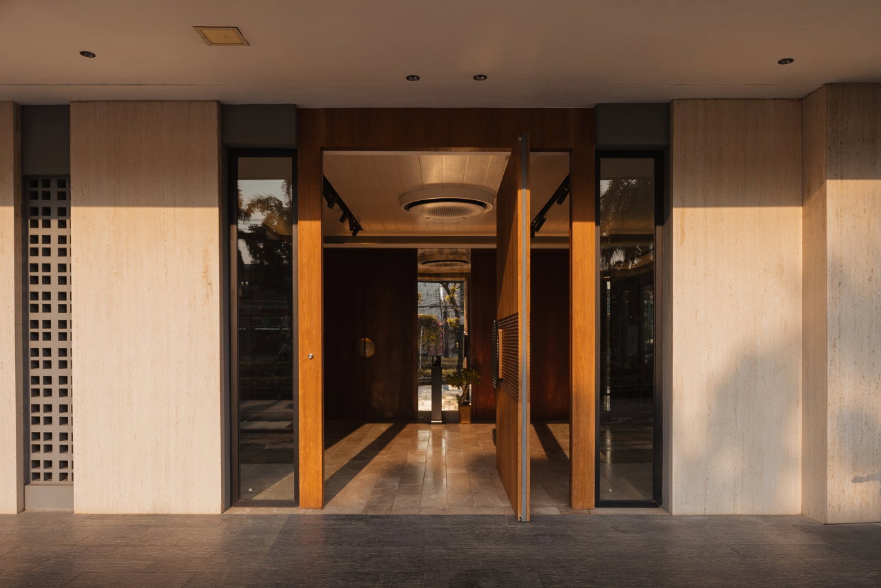 Wooden pivot door in a private home in Jakarta with FritsJurgens System One pivot hinge system inside
