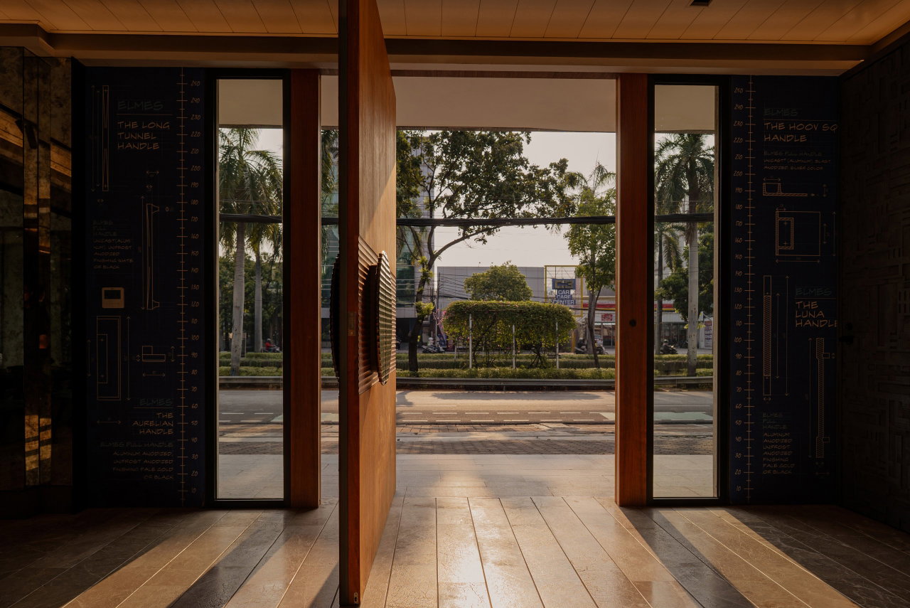 Wooden pivot door in a private home in Jakarta with FritsJurgens System One pivot hinge system inside
