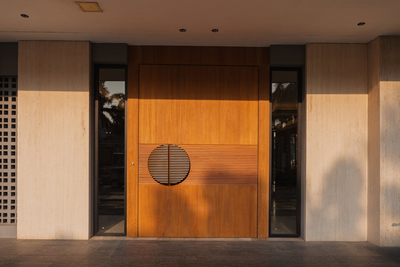 Wooden pivot door in a private home in Jakarta with FritsJurgens System One pivot hinge system inside