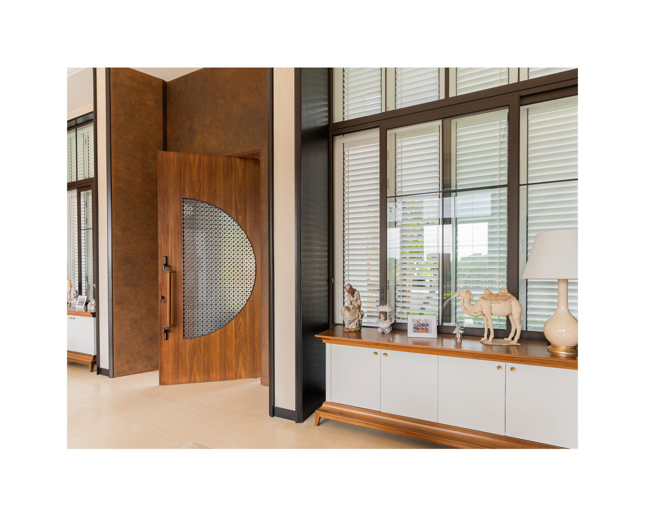 Wooden pivot door in a private home in Bogor with FritsJurgens System M+ pivot hinge system inside