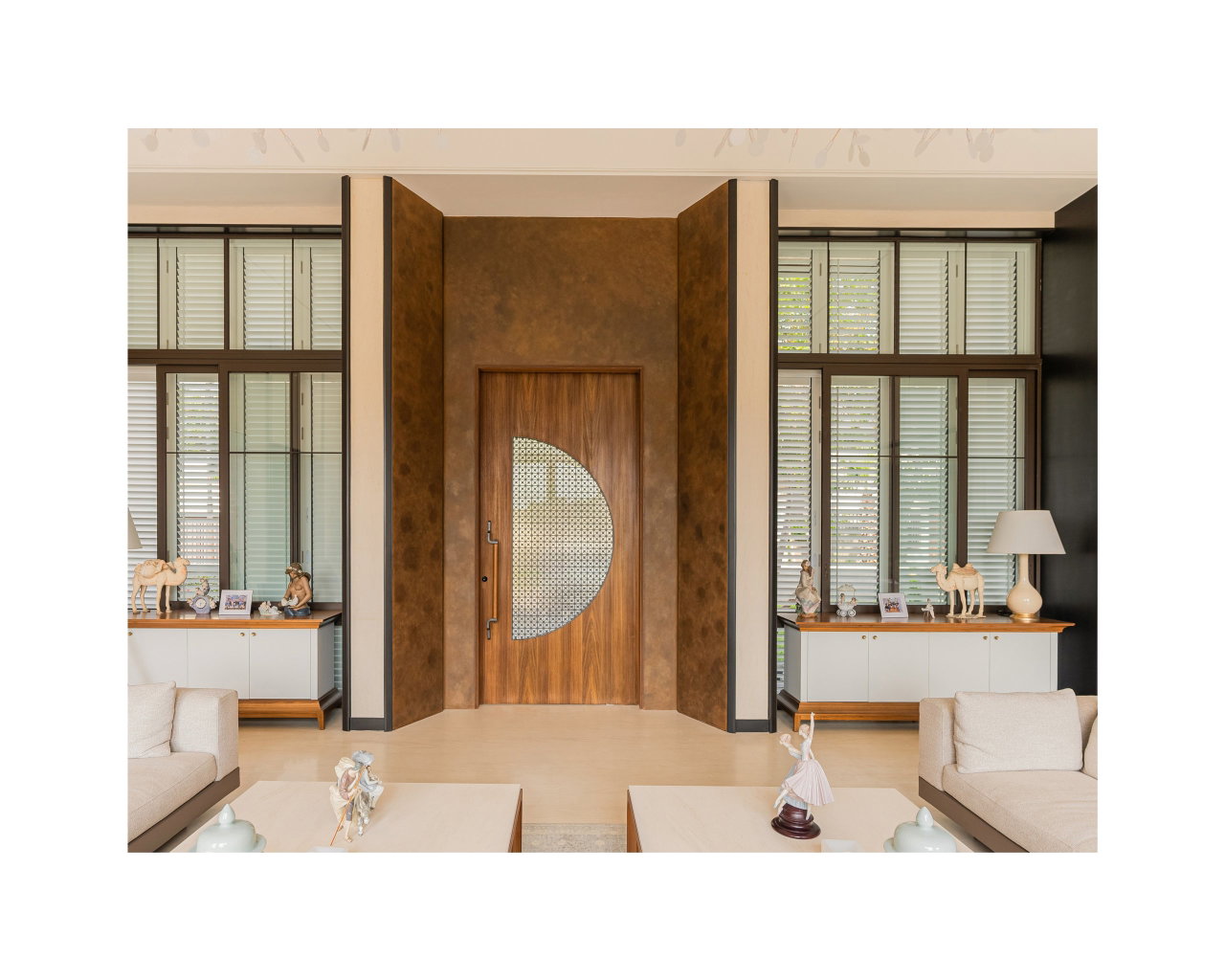 Wooden pivot door in a private home in Bogor with FritsJurgens System M+ pivot hinge system inside