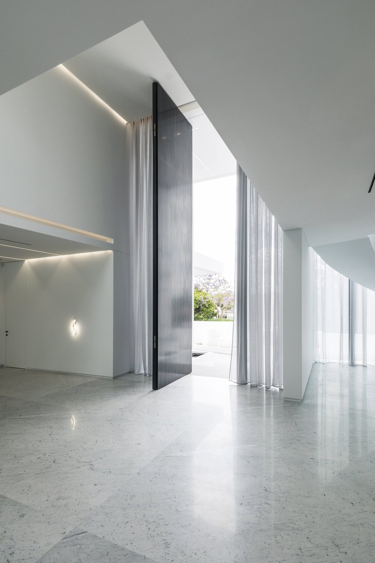 Aluminium pivot door in a private home in Sydney with FritsJurgens System M+ pivot hinge system inside