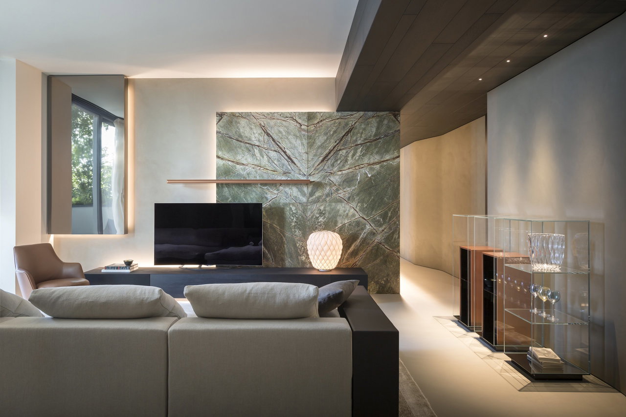 Marble pivot door in a private home in Milan with FritsJurgens System 3 pivot hinge system inside