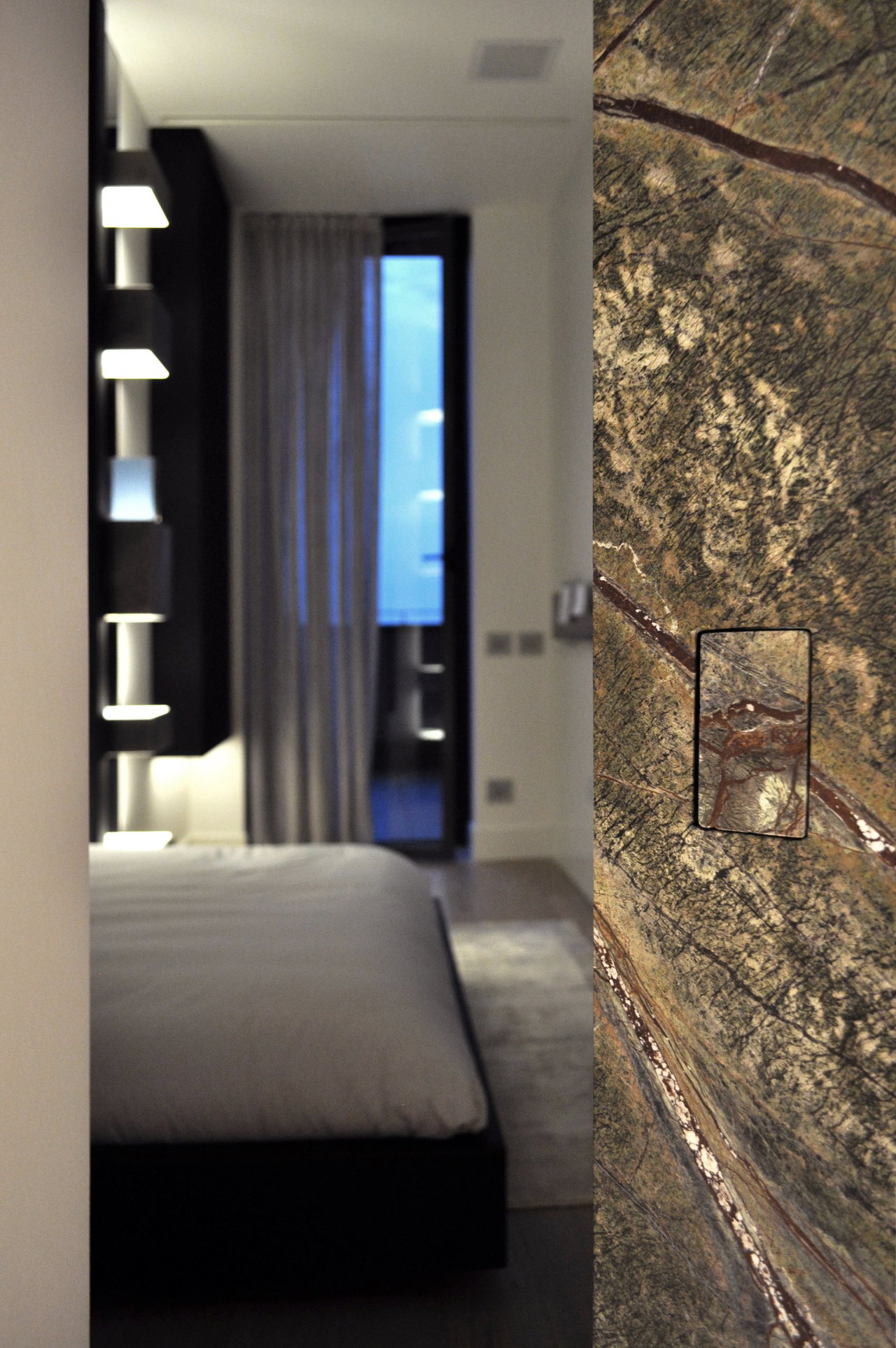 Marble pivot door in a private home in Milan with FritsJurgens System 3 pivot hinge system inside