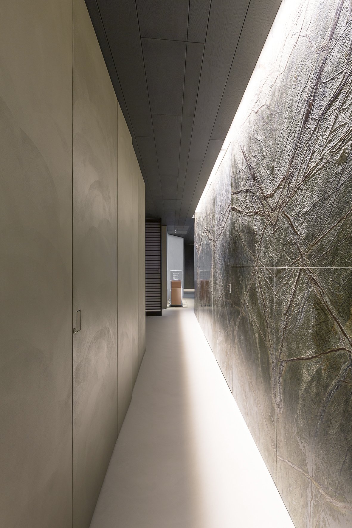 Marble pivot door in a private home in Milan with FritsJurgens System 3 pivot hinge system inside