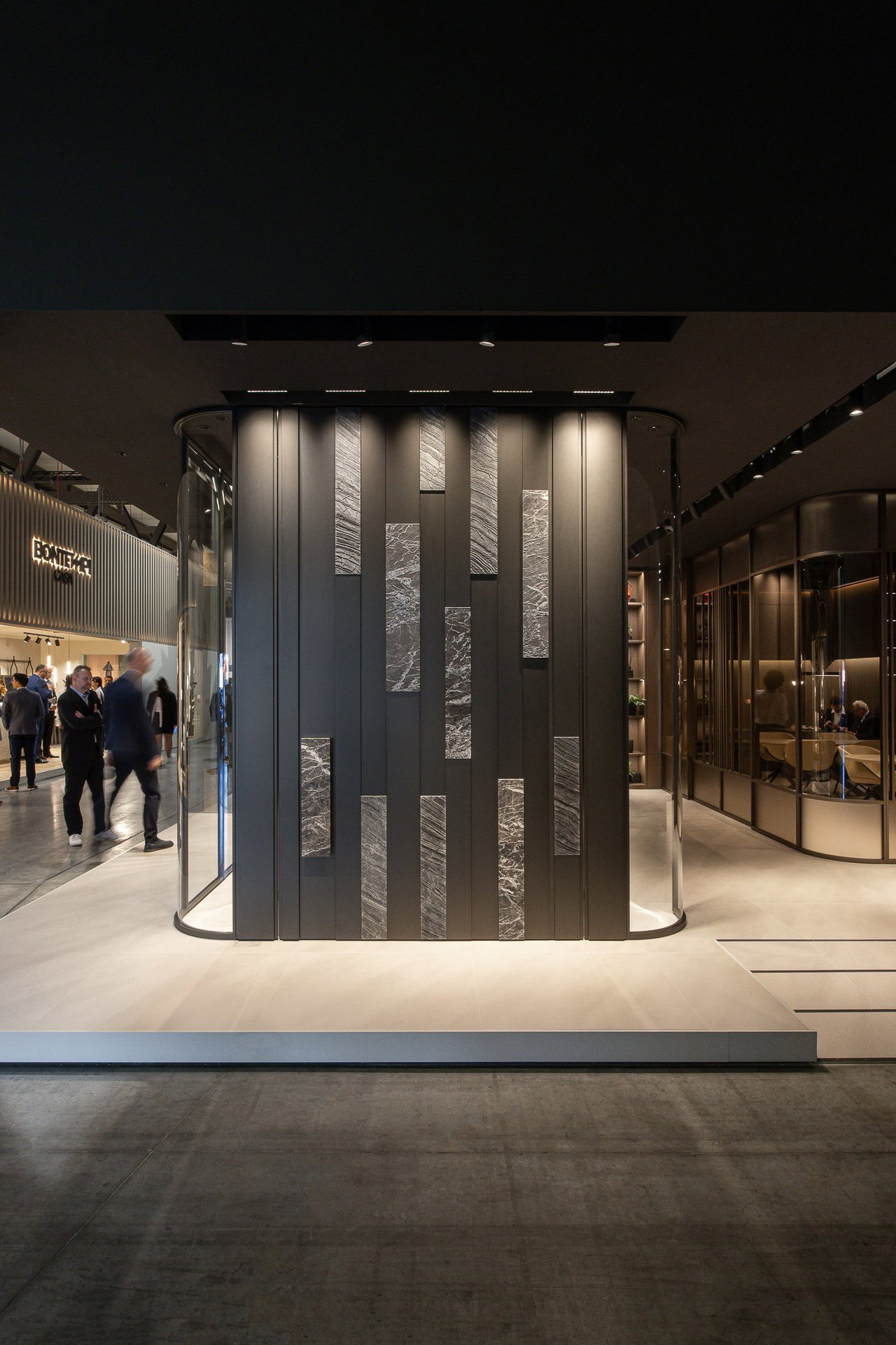 Wooden pivot door in a showroom in Milan with FritsJurgens System One pivot hinge system inside