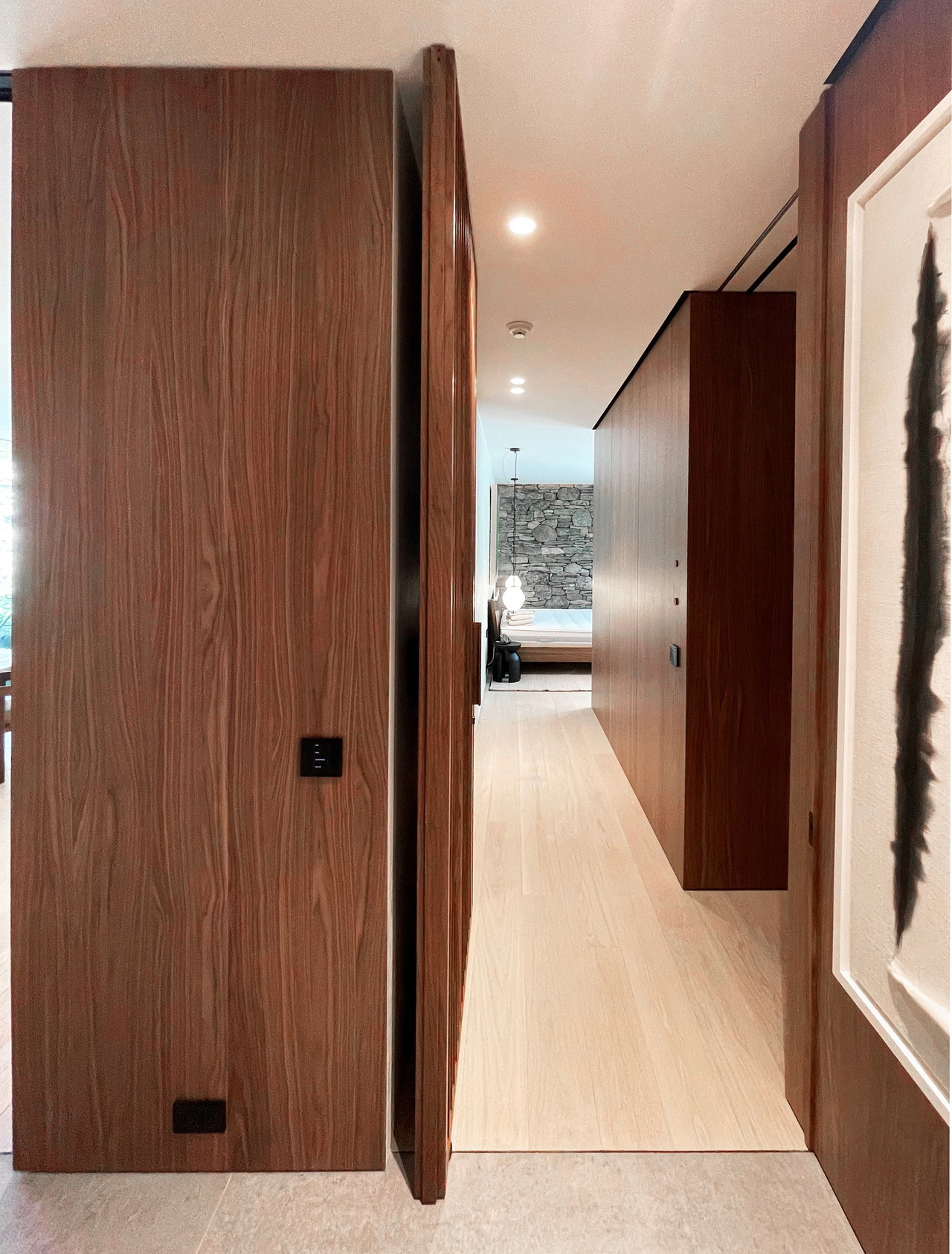 Wooden pivot door in a private home with FritsJurgens System M+ pivot hinge system inside