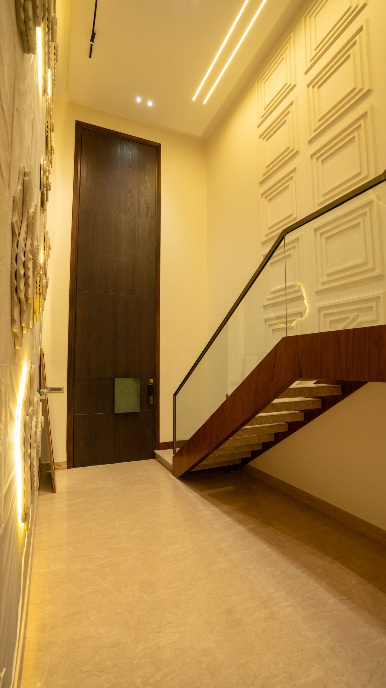 Wooden pivot door in a private home in Karnal with FritsJurgens System M+ pivot hinge system inside