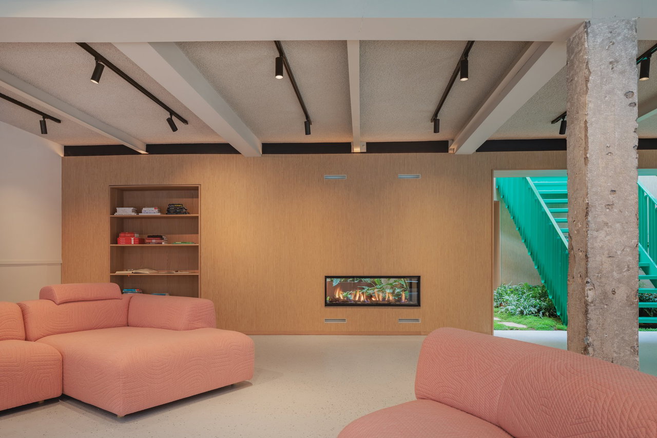 Wooden pivot door in a private home in Amsterdam with FritsJurgens System One pivot hinge system inside