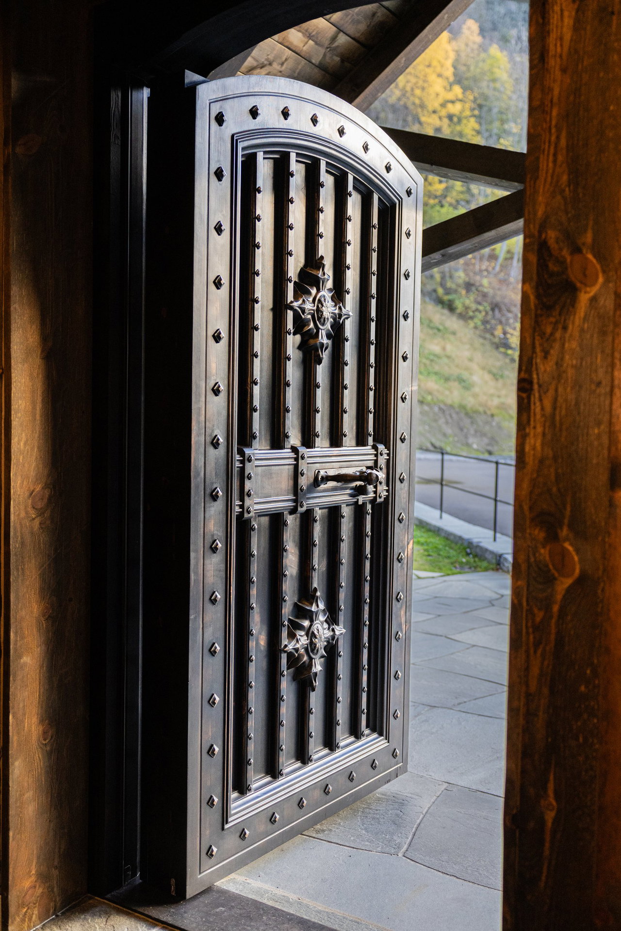 Wooden pivot door in a religious building in Odda with FritsJurgens System M+ pivot hinge system inside