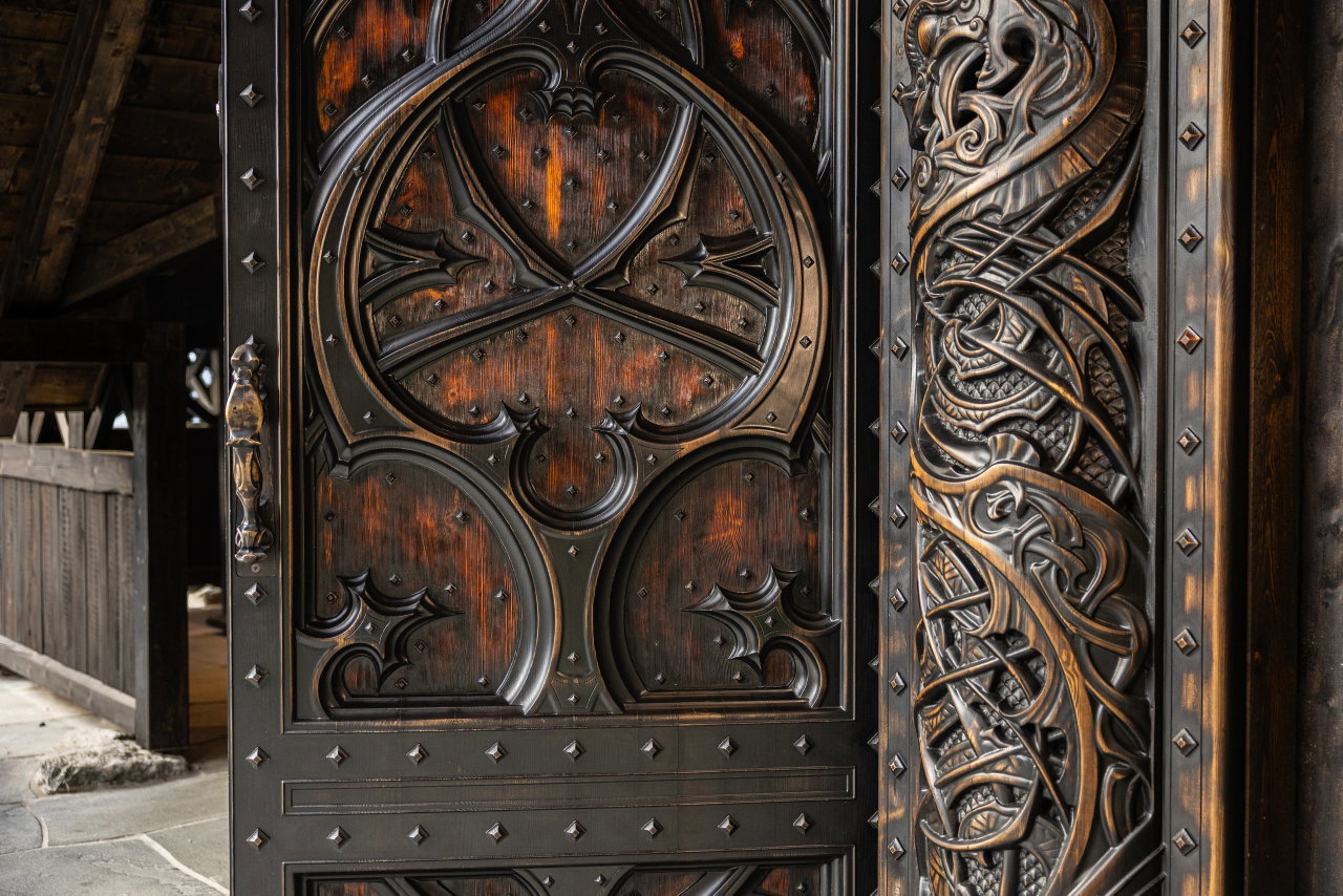 Wooden pivot door in a religious building in Odda with FritsJurgens System M+ pivot hinge system inside