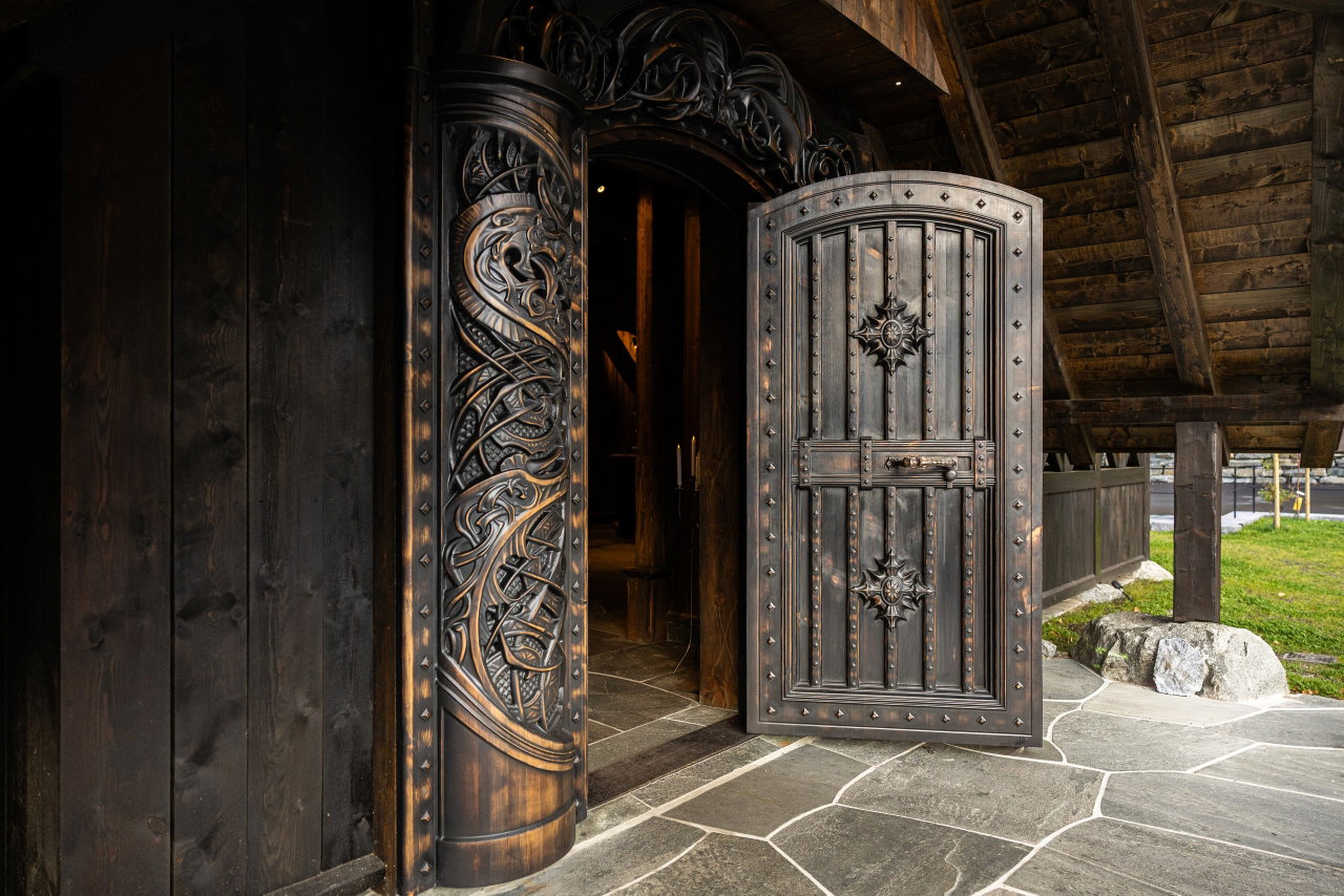 Wooden pivot door in a religious building in Odda with FritsJurgens System M+ pivot hinge system inside
