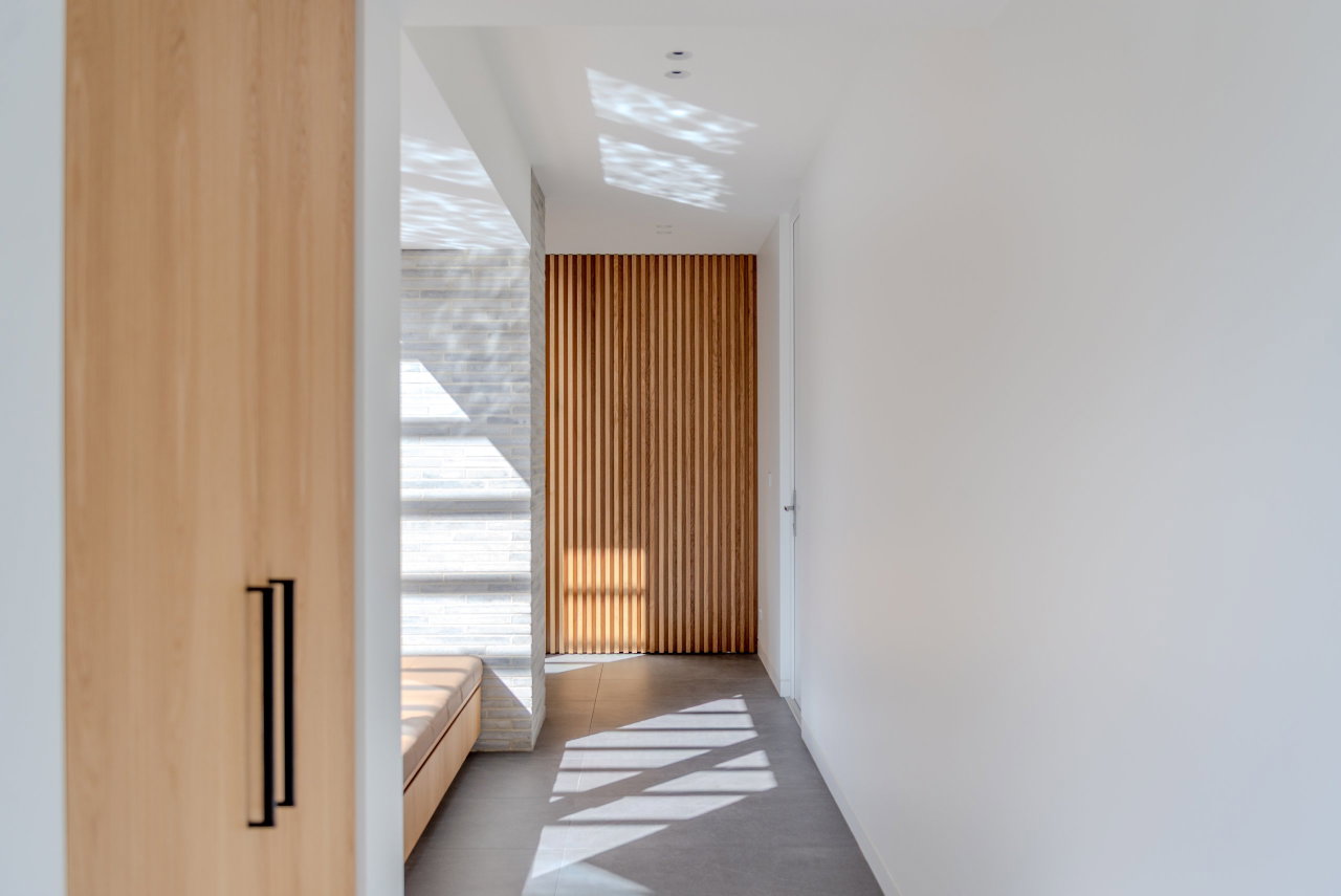 Wooden pivot door in a private home in Canberra with FritsJurgens System M+ pivot hinge system inside