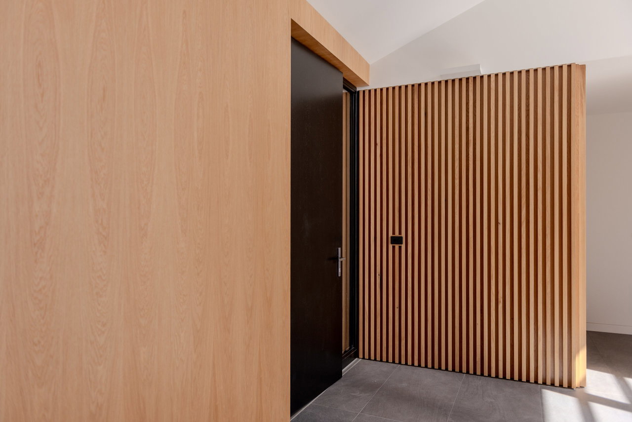 Wooden pivot door in a private home in Canberra with FritsJurgens System M+ pivot hinge system inside