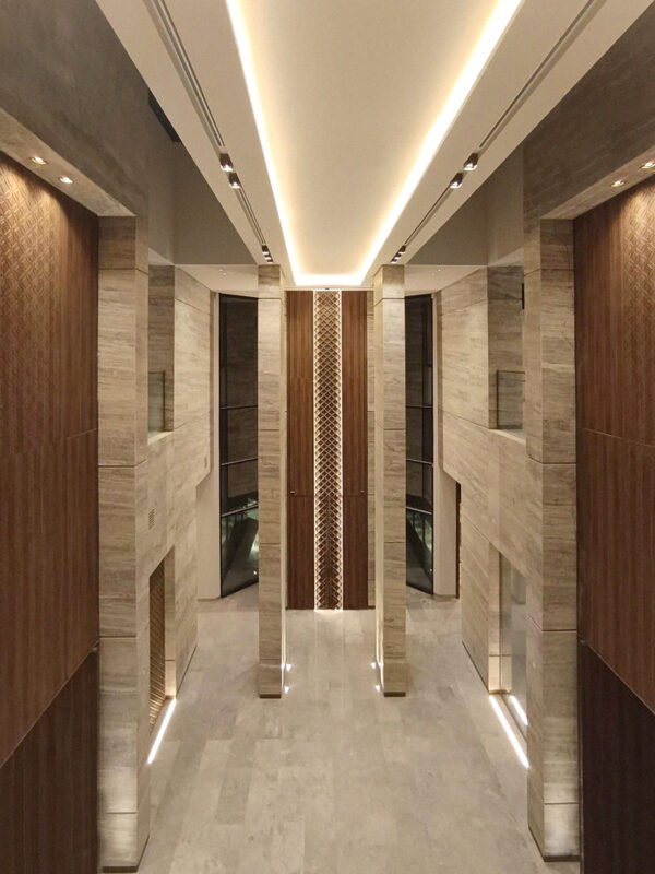 Composite pivot door in a private home with FritsJurgens System M+ pivot hinge system inside