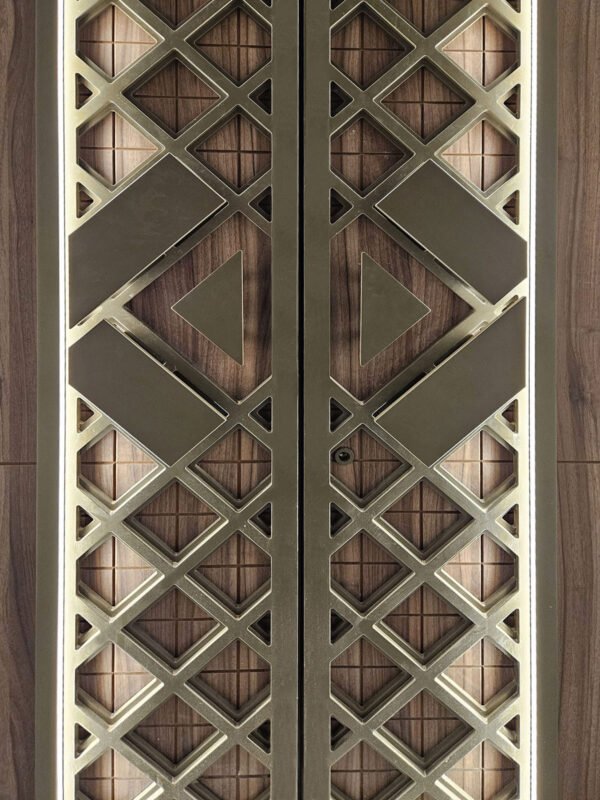 Composite pivot door in a private home with FritsJurgens System M+ pivot hinge system inside