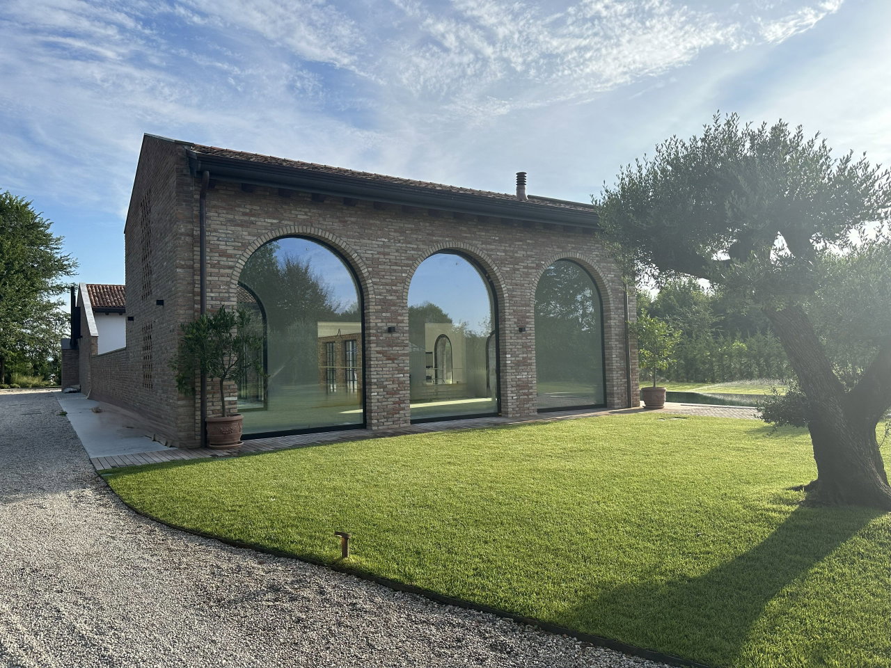 Steel and glass pivot door in a private home in Santa Lucia di Piave with FritsJurgens System One pivot hinge system inside