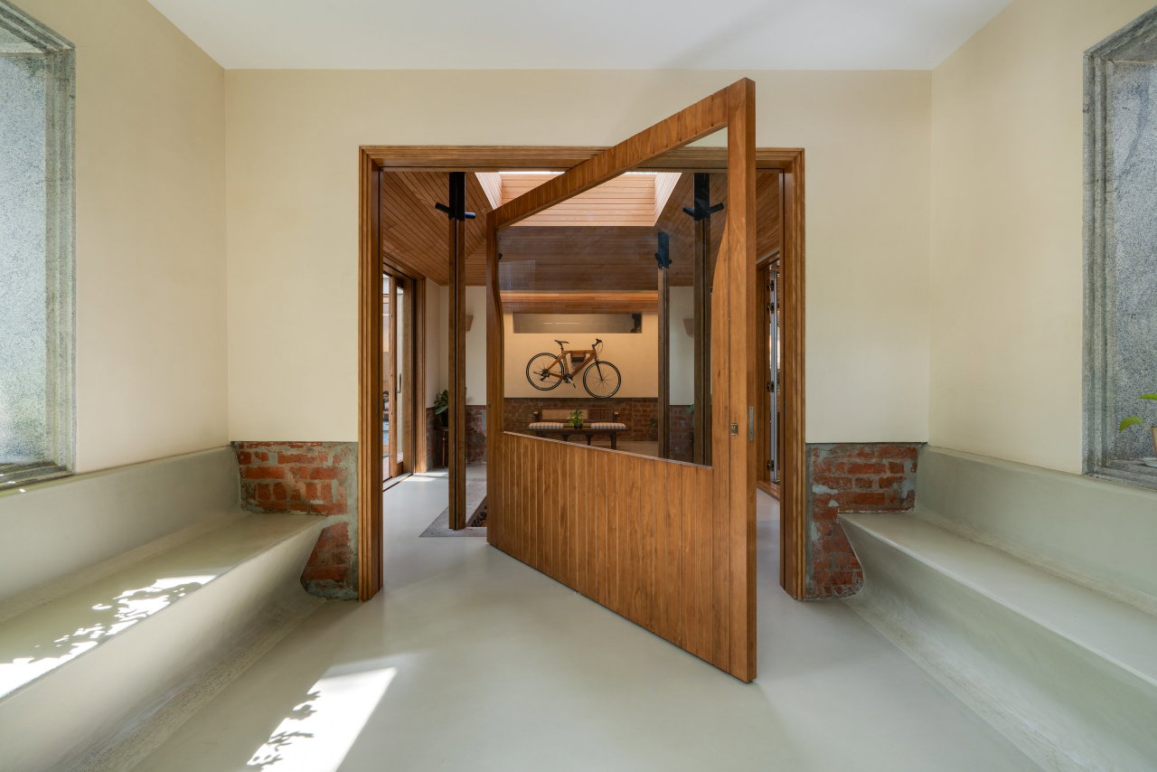 Wooden pivot door in a private home in Bangalore with FritsJurgens System M+ pivot hinge system inside