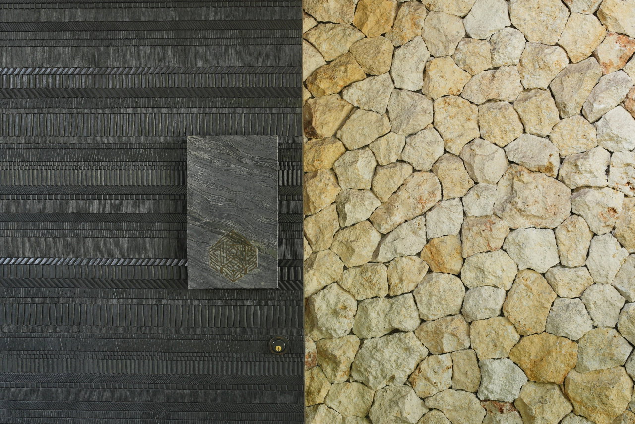 Wooden pivot door in a private home with FritsJurgens System M+ pivot hinge system inside