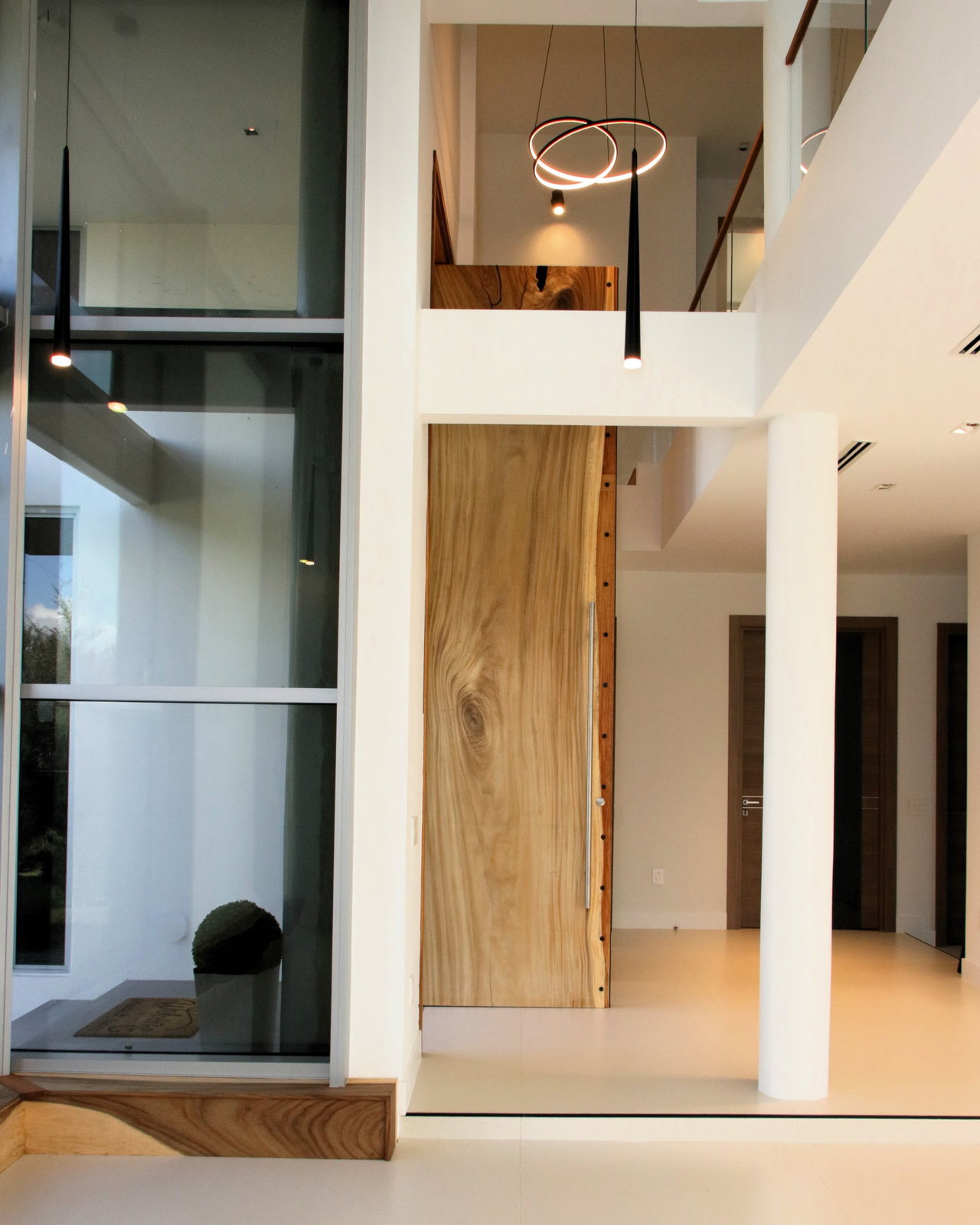 Wooden pivot door in a private home in Winter Park with FritsJurgens System M+ pivot hinge system inside