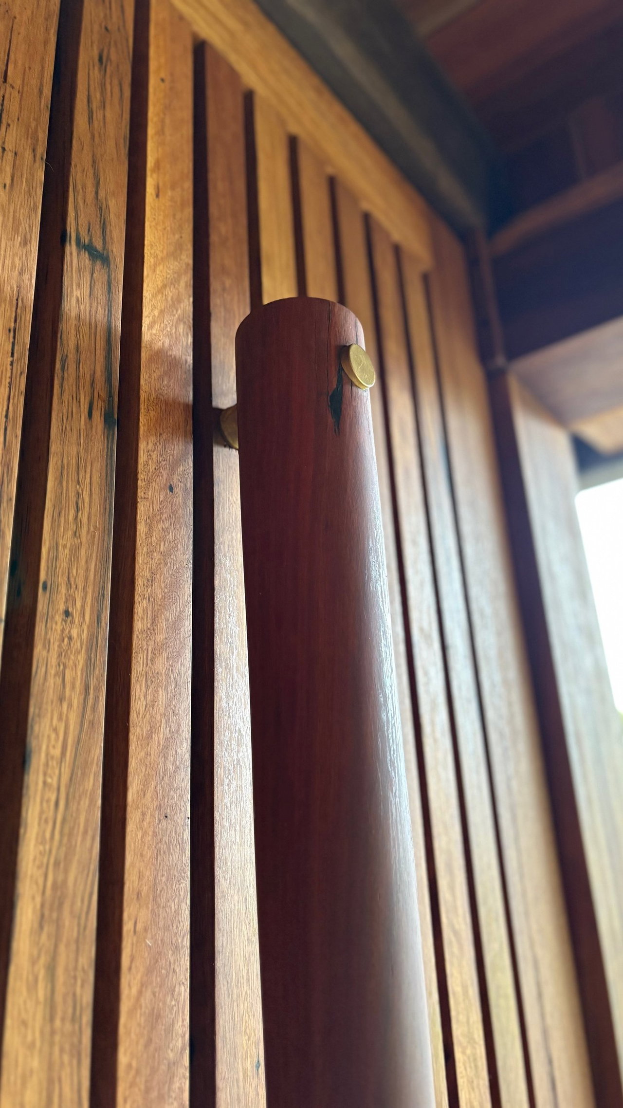 Wooden pivot door in a private home in Saddleback Mountain, Illawarra with FritsJurgens System M+ pivot hinge system inside