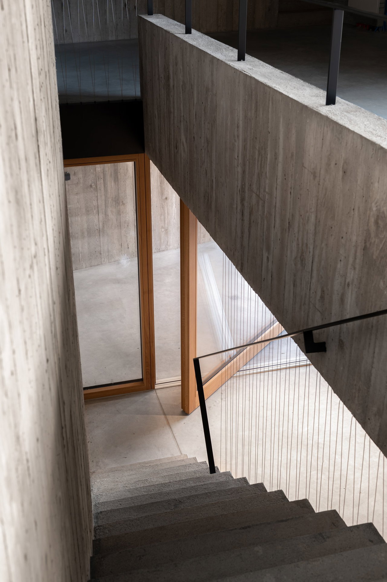 Wooden pivot door in a private home in Montagnola with FritsJurgens System One pivot hinge system inside
