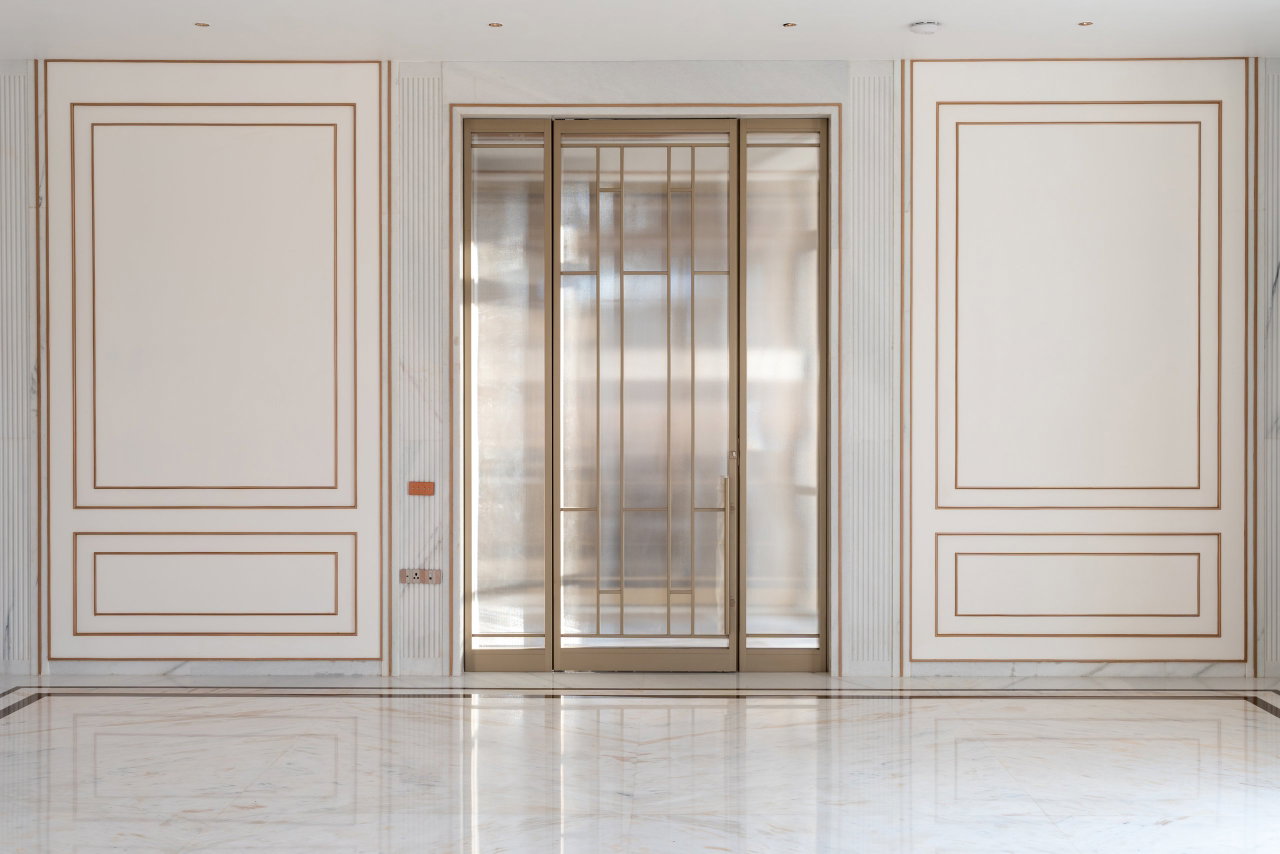 Steel and glass pivot door in a private home in Hyderabad with FritsJurgens System M+ pivot hinge system inside